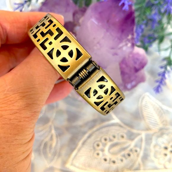⭐️5/$20 Darling Hinged Brass Bracelet - Picture 5 of 8